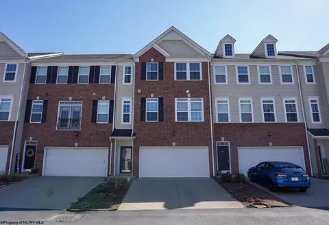 413 Saint Andrews Dr, Morgantown, WV 26508