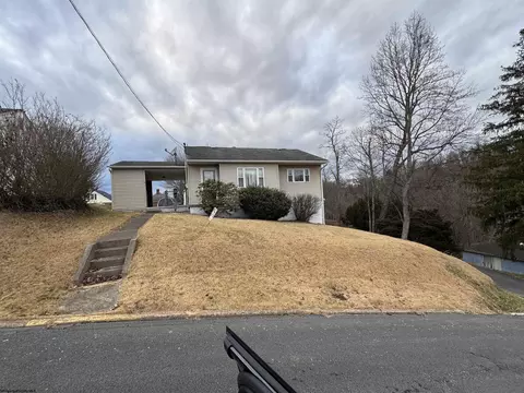 617 Maryland Ave, Nutter Fort, WV 26301