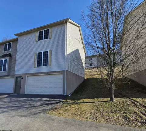 88 Clear Spring Dr, Morgantown, WV 26508