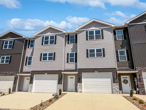 274 Red Oak Ln, Morgantown, WV 26501