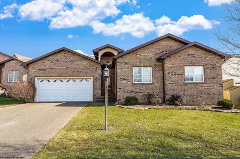 106 Crimson Sky Dr, Morgantown, WV 26508