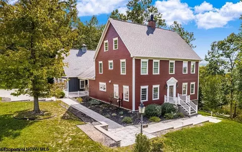 302 Lake Crest Ln, Morgantown, WV 26508