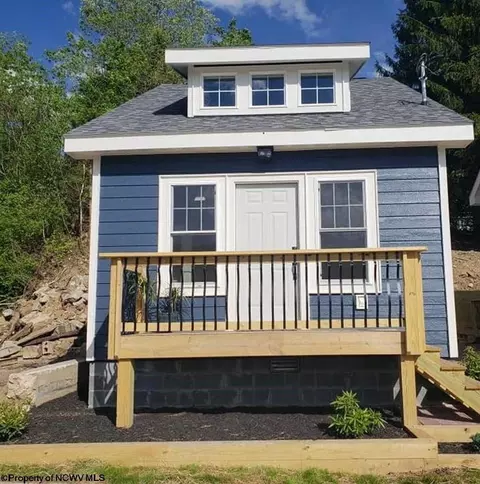 136 Spruce St, Thomas, WV 26292