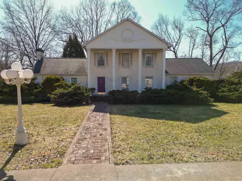 4 Oak Ln, Bridgeport, WV 26330