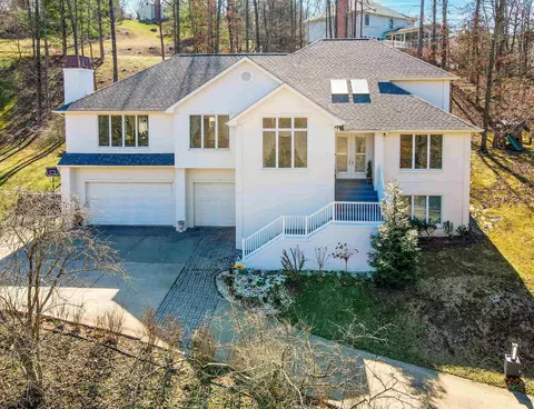 58 Brookside Ln, Morgantown, WV 26505