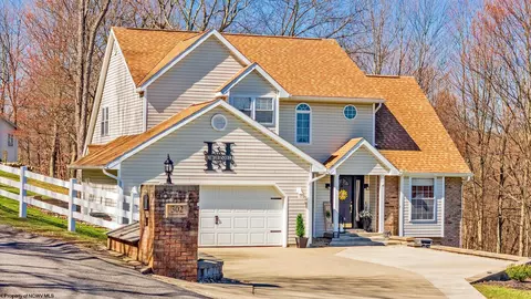 302 Holly Ln, Morgantown, WV 26508
