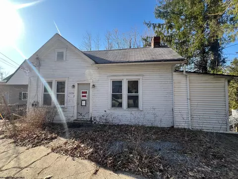 1045 Charles Ave, Morgantown, WV 26505