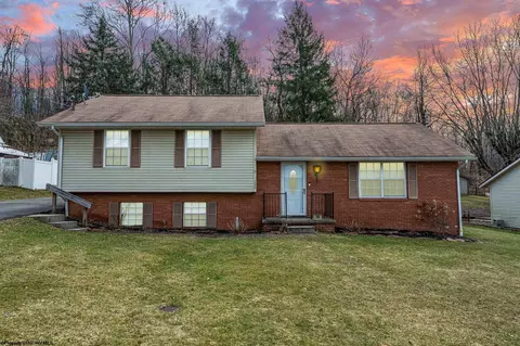 126 Estate Dr, Morgantown, WV 26508
