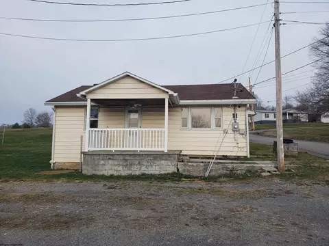 141 Elkins Ave, Masontown, WV 26542