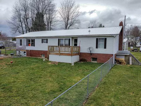 73 Maple Aly, Terra Alta, WV 26764