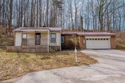 1820 Grafton Rd, Morgantown, WV 26508