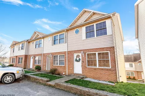 5 Hanna Ln, Morgantown, WV 26505