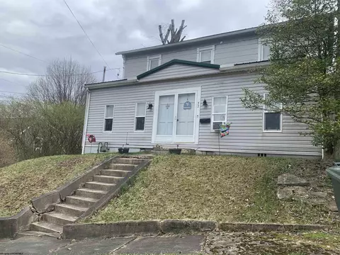 77 W Victoria St, Buckhannon, WV 26201