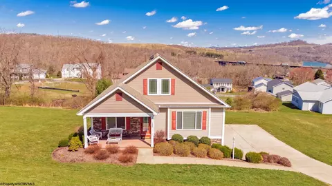 1402 Jamestown Dr, Morgantown, WV 26508