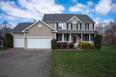 15 Ridgeview Ln, Morgantown, WV 26508