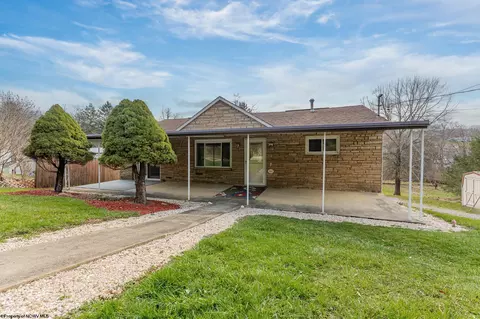 566 Brookhaven Rd, Morgantown, WV 26505