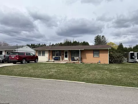 111 Ferndale Dr, Elkins, WV 26241