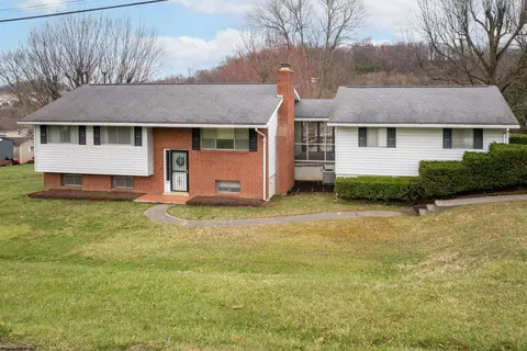 1303 E 3rd St, Morgantown, WV 26508