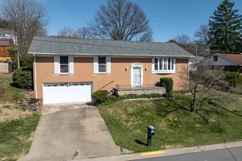 1452 Dogwood Ave, Morgantown, WV 26505
