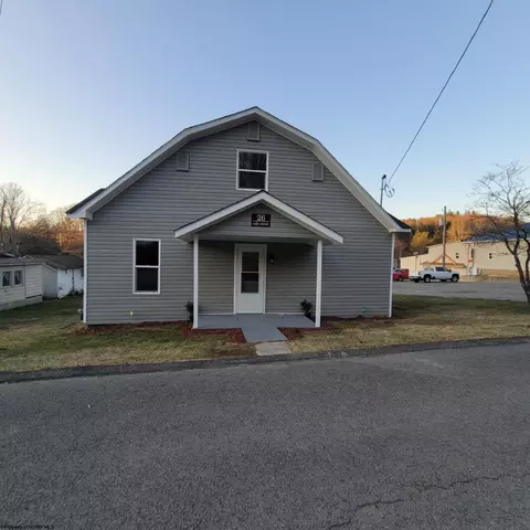 26 Cole St, Philippi, WV 26416