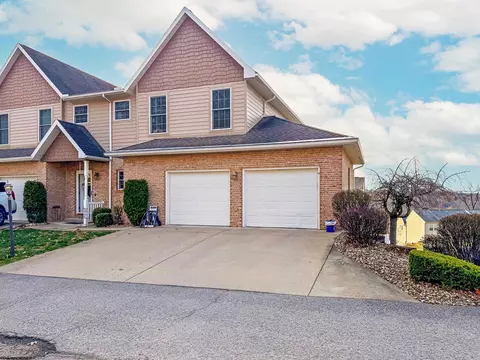 2 Palmetto Dr, Morgantown, WV 26508