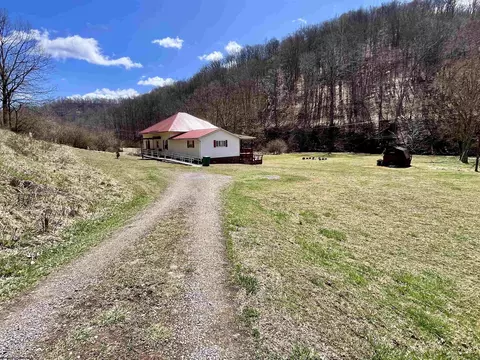 50 Talkington Frk, Center Point, WV 26339