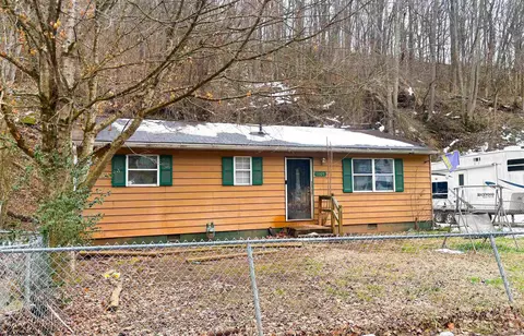 1609 Sugar Creek Dr, Charleston, WV 25387