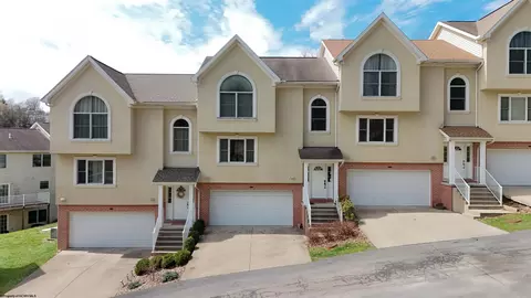 220 Palisades Dr, Morgantown, WV 26508