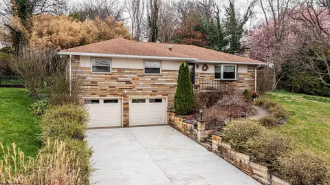 1372 Anderson Ave, Morgantown, WV 26505