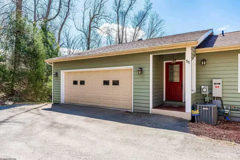 11 Mont Chateau Ests, Morgantown, WV 26508