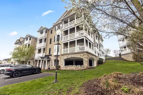 2518 Suncrest Vlg, Morgantown, WV 26505