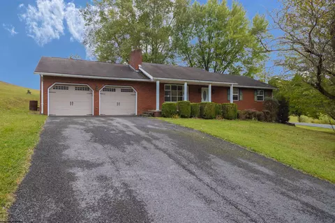 1050 Grandview Dr, Fairmont, WV 26554