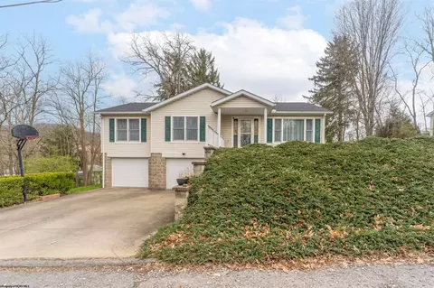 1456 Fenwick Ave, Morgantown, WV 26505