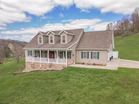 85 Krystal Lee Peterson Dr, Shinnston, WV 26431