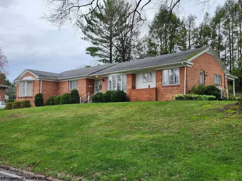 1105 Avalon Rd, Fairmont, WV 26554