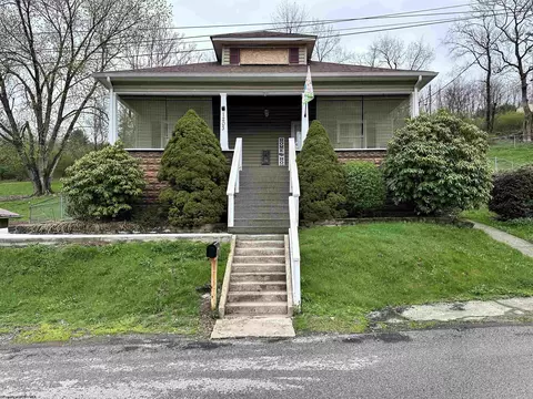 1203 Chambers St, Grafton, WV 26354