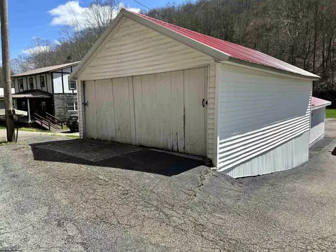 Exterior - 712 Mannington Rd, Smithfield, WV 26437 photo 3 of 9