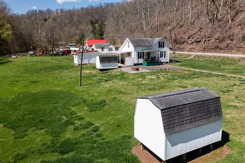 Exterior - 712 Mannington Rd, Smithfield, WV 26437 photo 7 of 9