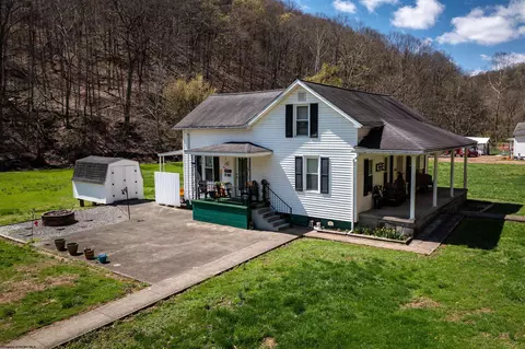 Exterior - 712 Mannington Rd, Smithfield, WV 26437 photo 1 of 9