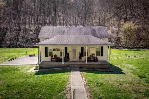 712 Mannington Rd, Smithfield, WV 26437