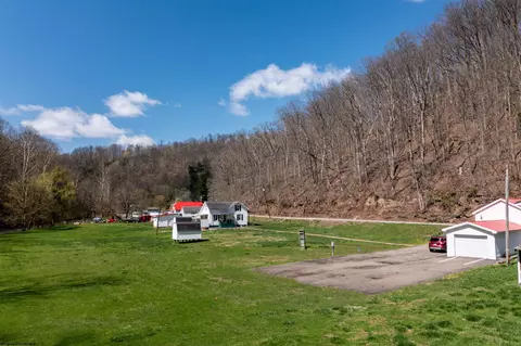 Exterior - 712 Mannington Rd, Smithfield, WV 26437 photo 6 of 9