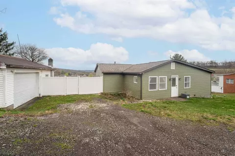 79 Clark Rd, Morgantown, WV 26508