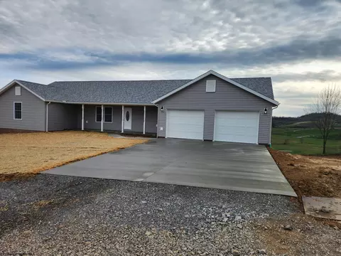 810 Auburn Ln, Flemington, WV 26354
