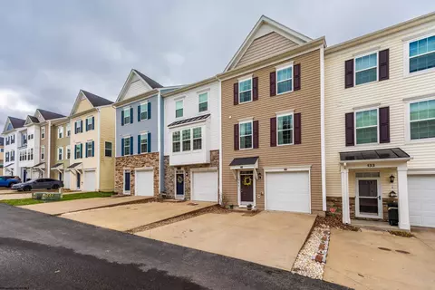 131 Woodside Dr, Morgantown, WV 26508