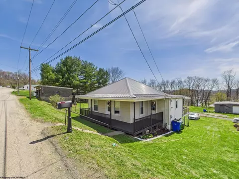 8336 Indiana St, Stonewood, WV 26301