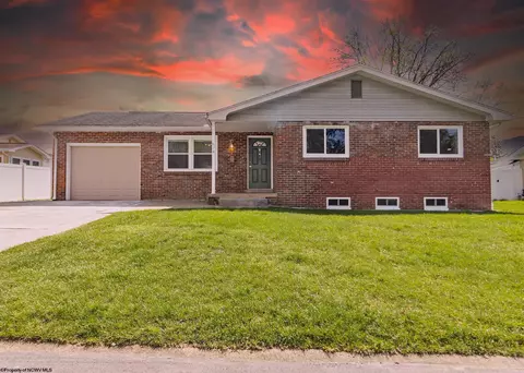 678 Bellaire Dr, Morgantown, WV 26505