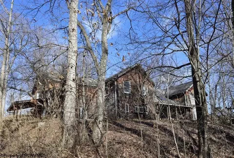 186 Rusty Rd, Elkins, WV 26241