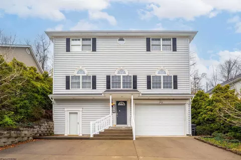 215 Patriot Ln, Morgantown, WV 26508