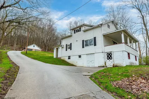2445 Husky Hwy, Fairmont, WV 26554