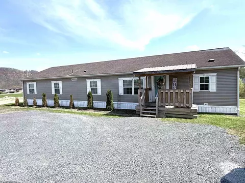 3572 Shinnston Pike, Hepzibah, WV 26369